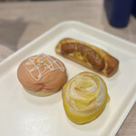 カンテボーレ - 料理写真:白桃クリームの水風船ばん、レモンカスタードロール、さらにがっつりフランクマ