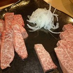 ミート カネショウ - 上ロースに上カルビです。少し食べました。