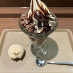 ホリーズカフェ - 料理写真:チョコレートパフェ。