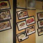 肉バル×ワイン酒場 びすとろ大将 - 壁にも一押しメニューが