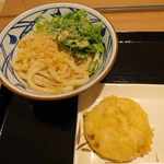 丸亀製麺 - ぶっかけ(並）￥２９０、たけのこ天ぷら￥１２０