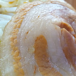 好き嫌いが分かれそうなベーコン豚