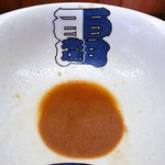 雷 - 丼底にはザラリと豚骨カス