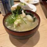 すし 銚子丸 - お昼のあら汁　サービス