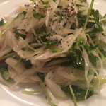 びすとろ UOKIN - 新玉ねぎと豆苗のサラダ