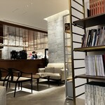 MUSEUM CAFE - カウンターの向こう側は、ミュージアムショップ。
