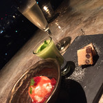 37131926 - 【水　物】
                    福岡県産あまおうのコンフィチュールとクリームチーズのアイスクリーム
                    桜のパウンドケーキ
                    八女産キウィ「甘熟娘」とコラーゲンのエスプーマカクテル