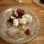 SAKEと肴 智くら - ハモとトチとタコとカツオにねり梅 山葵 生姜添え