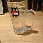 炭火と串焼きと肴 原価酒場 イロ鶏ドリ - ウイスキーハイボール
