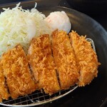 松のや - ①ロースかつ、千切り甘藍&馬鈴薯サラダ添え
豚ロースは米国・カナダ・メキシコ産、熟成チルドされています
ボリュームもあり、味わいもまずまず、サイズ感は少し小さくなったかな？