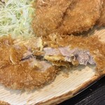 とんかつ杉 - 箸で切れる柔らかさ。