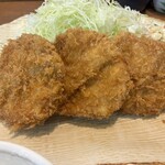 とんかつ杉 - 丸く平べったいヒレカツ3枚。