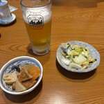 山福 - お通し2品とビール