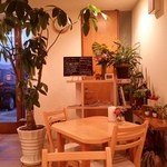 カフェサンの森 - 店内は、清潔感がいっぱいです。
