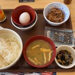 すき家 - 牛たまかけ朝食　430円
