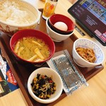 すき家 - 牛たまかけ朝食　430円