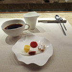 Jean-Georges Tokyo - プティ・フールとコーヒー
