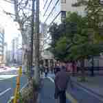 うどん 丸香 - 駿河台下の交差点が遠目に見えてきた所で