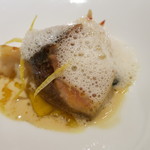 エクアトゥール - 27年4月　フォアグラ、活オマール、モリーユ茸　ブールブランソース　アーモンドの泡