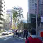 うどん 丸香 - 御茶ノ水と言えば明治大学と言う事で、明治大学の存在感をしばし感じながら進み