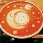 バール イスタ - ちびつぬは宇宙をイメージしたラテアートをお願いしました。
      月と太陽と土星と星。宇宙好きにはたまらないよね～
      (実は、つぬっこは宇宙好き・・・)