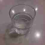 うどん 丸香 - 水をごくりと飲んで喉を潤していると