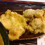 うどん 丸香 - まずはかしわ天から頂いてみると、揚げたてな事もありまして熱々ふわふわで美味しく