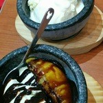 大阪焼肉・ホルモン ふたご - ヨーグルトかけアイス・チョコポテトアイス