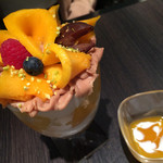 カフェ コムサ - ボリューミーなマンゴーモンブランパフェ♫