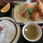 Onitsuka - おにつかランチ（トンカツ、海老・ホタテ・魚フライ）