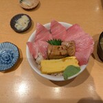 まぐろや相馬水産 - 料理写真:トロ３種盛り丼（2500円）特盛り（220円）