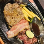 肉の万世 - 料理写真:粗挽きハンバーグ180gと国産牛カットステーキ90g＋ベーコン