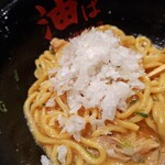 東京油組総本店 - 玉ねぎを途中で投入