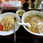 金石餃子店 - 2015年4月20日(月)　定食12番「ラーメン・炒飯セット」(ランチタイム650円)