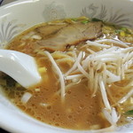 金石餃子店 - 2015年4月20日(月)　定食12番「ラーメン・炒飯セット」(ランチタイム650円)　ラーメン！