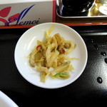 金石餃子店 - 2015年4月20日(月)　定食12番「ラーメン・炒飯セット」(ランチタイム650円)　ザーサイ！