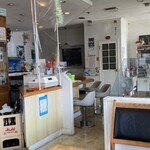 はしもと - 店内は、昭和レトロでどこか懐かしさを感じる、こぢんまりとした空間です。