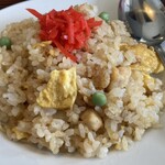 はしもと - やきめしは、中華料理店のようなパラパラタイプではなく、お米の旨味と適度な水分を残したしっとりとした仕上がり。