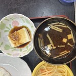 お好み焼き みきや - 冷奴と味噌汁