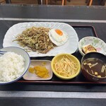 お好み焼き みきや - 焼きそば定食(目玉付き)