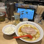 どうとんぼり神座 - 料理写真:おいしいラーメン850円＆ライス小200円＆ハイボール420円
