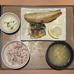 やよい軒 - 料理写真:2026.07.19 (日)    しまほっけとサバの塩焼の定食（もち麦ごはん）　1100円（税込）