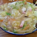 兼山 - 中華飯の具は豚肉・キャベツ・人参・もやし・蒲鉾・木耳