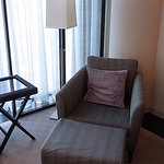 フォーシーズンズホテル丸の内　東京 - ルーム内一人用ソファー　オットマン