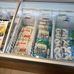 シャトレーゼ - 料理写真:棒アイスなどのショーケース