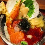 大地の恵み北海道 - 北海道海鮮丼 (梅) ¥1,250 (消費税8%込み)