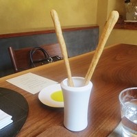 cenci - お通しのグリッシーニ