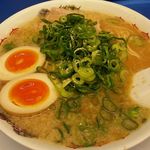 Rairai Tei - こってりラーメン＋煮卵トッピング（麺堅め・ねぎ多め）