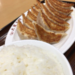 大阪王将 - 餃子定食。