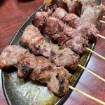 もつ焼き とん将 - カシラ塩ハツ塩タン塩